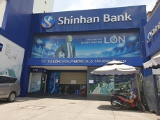 KHẨN: Những người từng đến ngân hàng Shinhan Tân Bình cần liên hệ ngay cơ quan y tế gần nhất